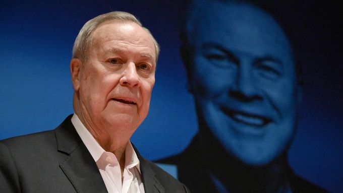 Americký divadelní režisér Robert Wilson zemřel 31. července 2025 v New Yorku ve věku 83 let.