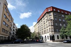 Praha nastěhovala do soukromých bytů už 12 rodin. Kvůli krizi bydlení řeší i Airbnb