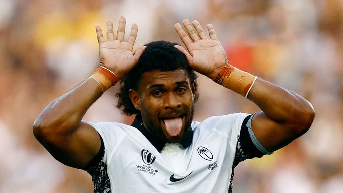 Simione Kuruvoli z Fidži oslavuje proměněný trestný kop v zápase s Austrálií.