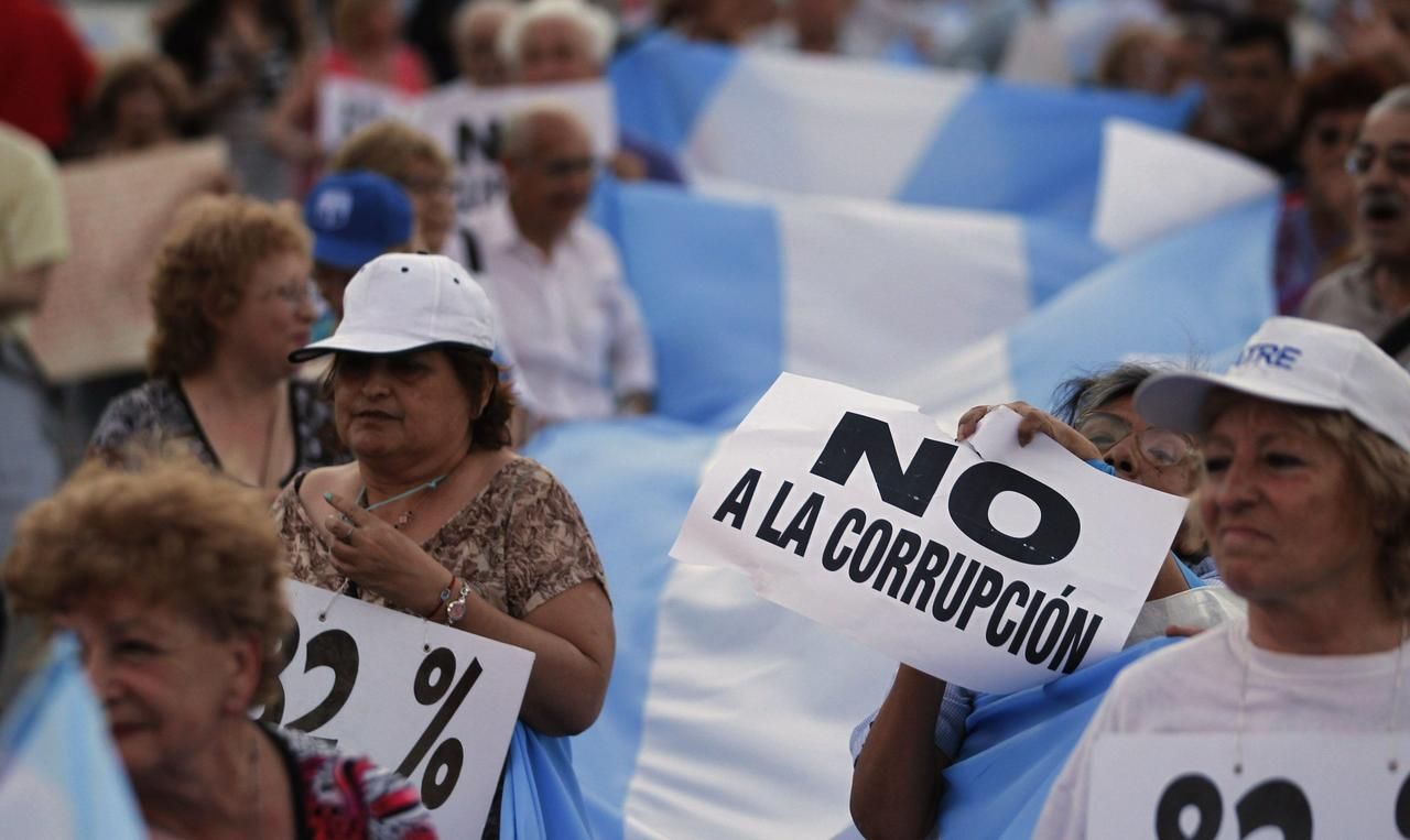 Foto: Proti argentinské prezidentce vytáhly do ulic statisíce lidí