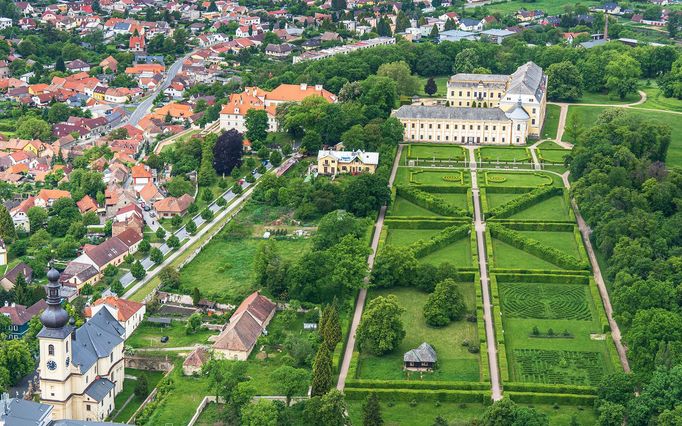 Labe z výšky: letecké fotografie od Mělníka po Pradubice