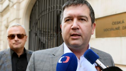 Opozice tlačí na ČSSD a nemá vizi, co dál, dnešní hlasování je divadlo, říká Hamáček