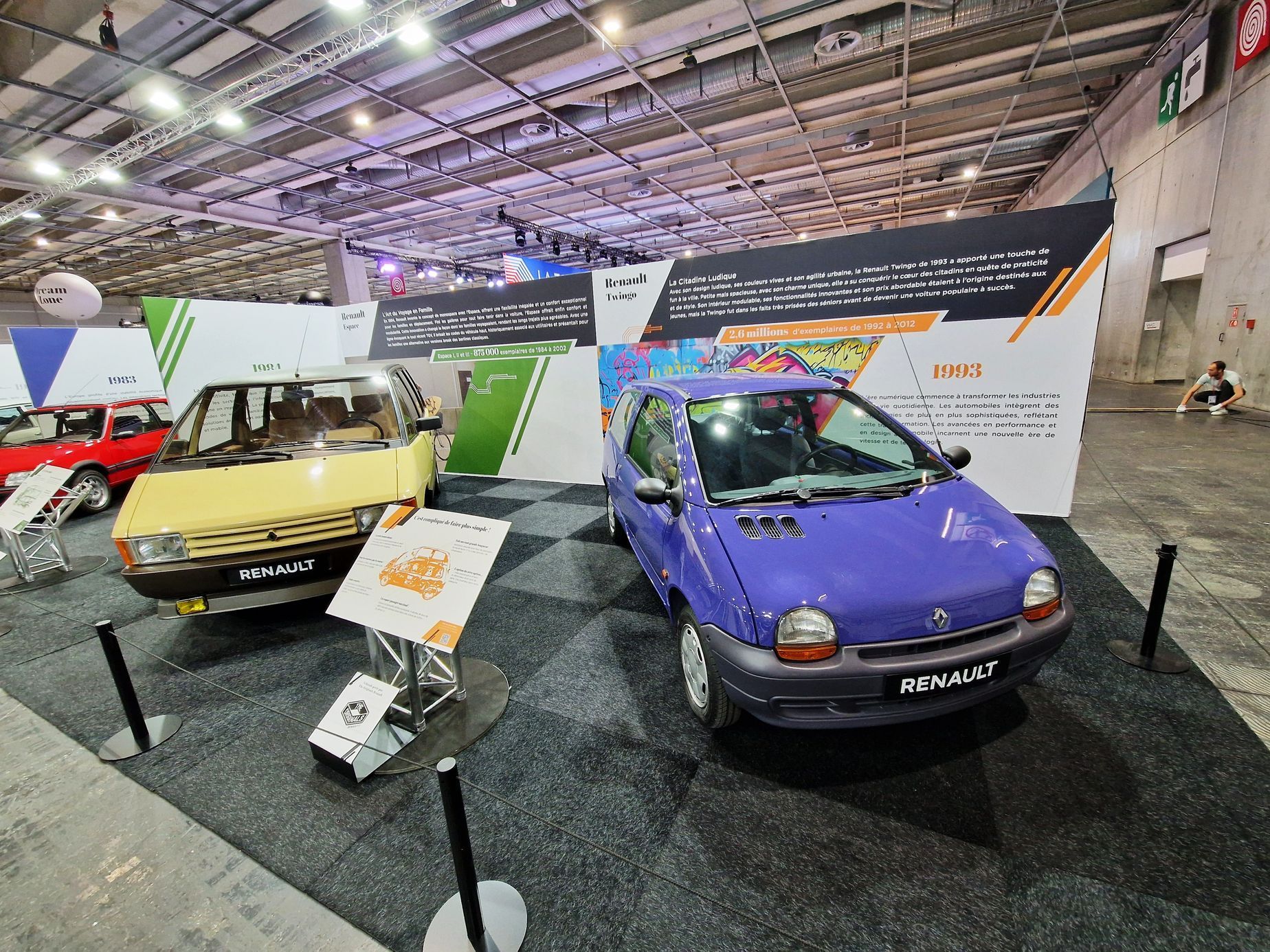 historická a filmová auta autosalon Paříž