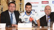 Milan Baroš a předseda představenstva Baníku Ostrava Petr Šafarčík.