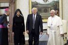 Soukromá audience. Papež František ve středu ráno přivítal amerického prezidenta Donalda Trumpa a jeho choť Melanii ve vatikánském Apoštolském paláci.