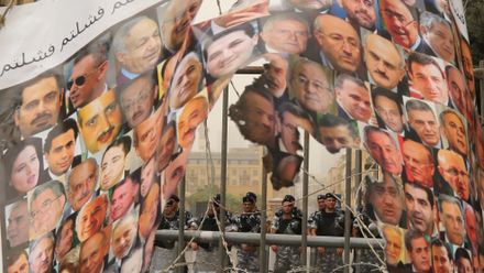 Bejrút se topí ve špíně. Odpadková krize vyhnala Libanonce do ulic