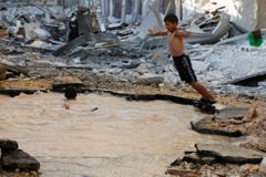 I sprcha je luxus. Zdecimované Aleppo trápí nedostatek vody