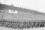 V roce 1932-1938 nahradili Karel Kopp a Ferdinand Balcárek dřevěnou tribunu ocelovou konstrukcí podél oválu. Za protektorátu Čechy a Morava Němci areál využili k vojenské přehlídce u příležitosti 50. narozenin Adolfa Hitlera.