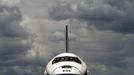 The Space Shuttle Enterprise floats up the Hudson River June 6, 2012 on a barge to be placed at the Intrepid Sea, Air and Space Museum. REUTERS/Eric Thayer (UNITED STATES - Tags: SCIENCE TECHNOLOGY TRANSPORT) Published: Čer. 6, 2012, 6:18 odp.