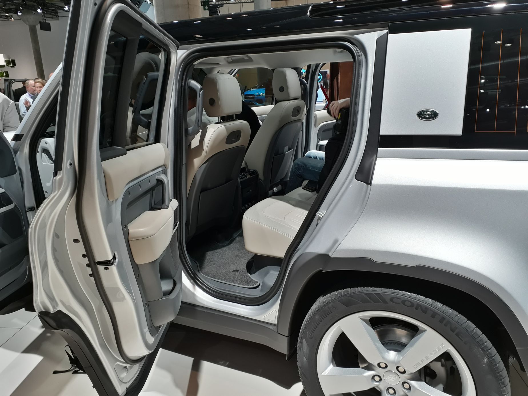 Land Rover Defender živě na IAA