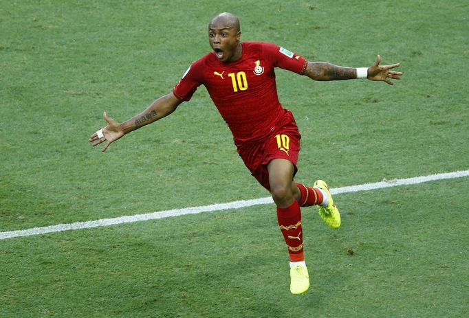 Andre Ayew z Ghany se raduje z branky do sítě Německa na MS