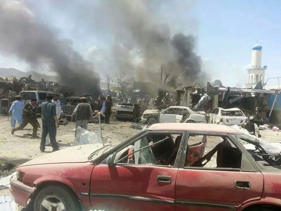 Výbuch na tržišti východně od Kábulu v úterý připravil o život přes 90 lidí.