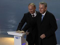 Ruský prezident Vladimir Putin a prezident Mezinárodního olympijského výboru Jacques Rogge v Soči.