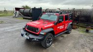 Firma má dvě demo auta, vedle Jeepu Wrangler, který používá v Evropě, také Hummer H1 v USA.