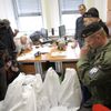 Vojenská policie vrací věci zabavené v České televizi