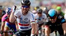 Mark Cavendish se raduje ze svého 24. triumfu na Tour de France