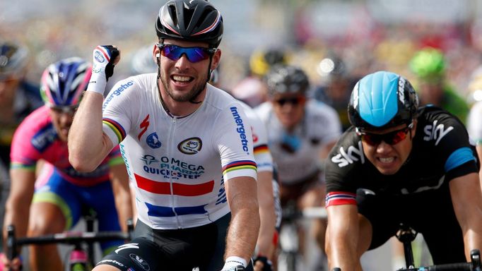 Mark Cavendish se raduje ze svého 24. triumfu na Tour de France