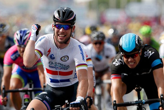 Mark Cavendish se raduje ze svého 24. triumfu na Tour de France