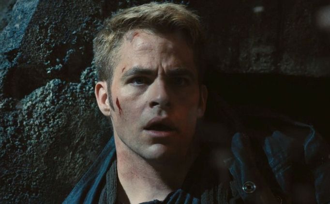 Jen místo Williama Shatnera ho již podruhé ztvárňuje Chris Pine.