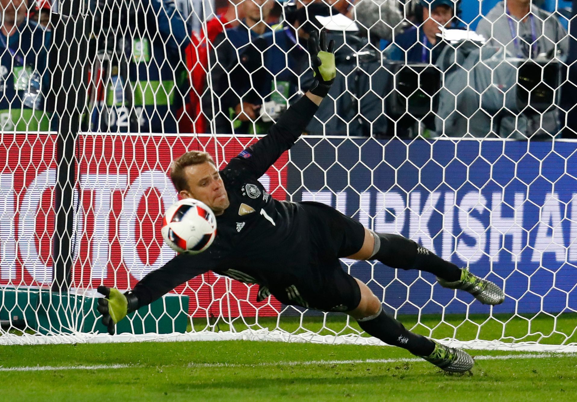 Euro 2016, Německo-Itálie: Manuel Neuer
