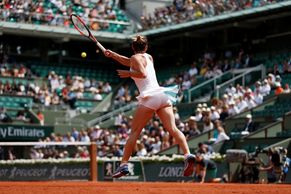 Novodobé bohyně v Paříži. Milovníkům ženské krásy Šarapovová na Roland Garros nechybí