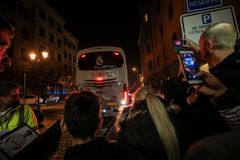 Hvězdný Real Madrid v Plzni: luxus, legrácky, ale i narvaný "tiskáč" a Schengenbus