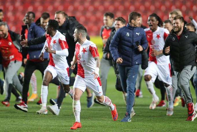 Slávisté slaví titul po zápase 30. kola F:L Slavia - Plzeň