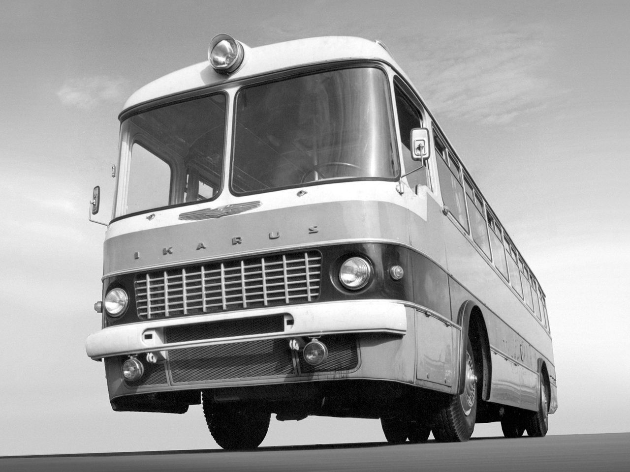 Ikarus 557