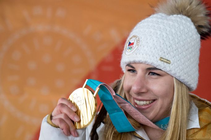 Ester Ledecká se zlatou medailí ze super-G na ZOH 2018