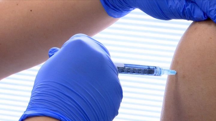 Ze soupeřů spojenci. Farmaceutické firmy začaly kvůli vakcínám nezvykle spolupracovat