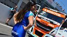 Grid girls na závodě ME tahačů na Nürburgringu