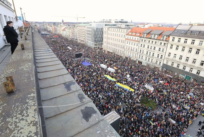 Demonstrace na Václavském náměstí. Praha, 27. 2. 2022