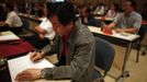 Chinese communist leaders attend a class at a communist party school called China's Executive Leadership Academy of Jinggangshan, in Jiangxi province, September 20, 2012. China has yet to announce the start date for the 18th Communist Party Congress, China's biggest political meeting in 10 years, which will see the transfer of power from President Hu Jintao and Premier Wen Jiabao to a new generation. REUTERS/Carlos Barria (CHINA - Tags: POLITICS) Published: Zář. 20, 2012, 4:31 odp.