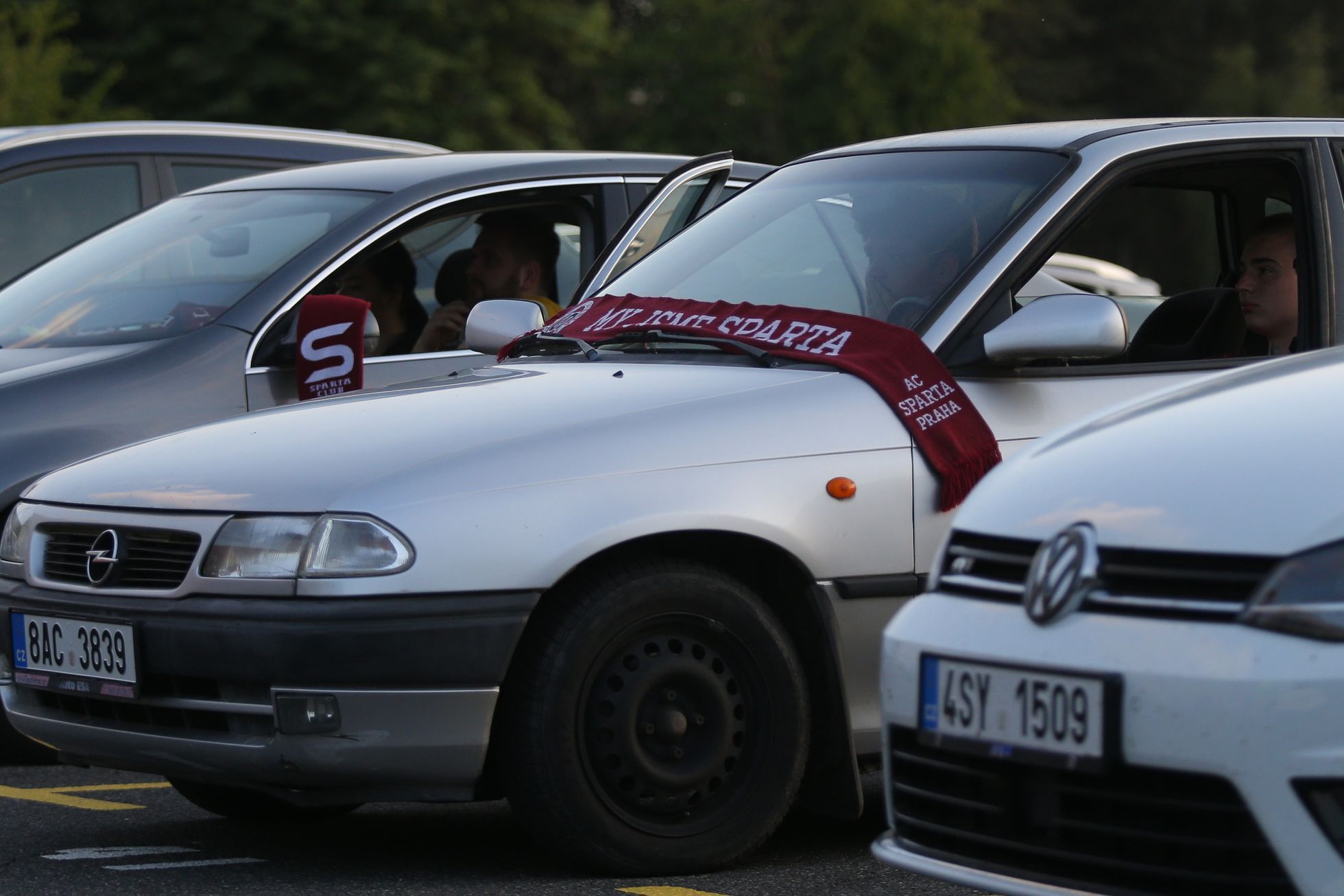 Autokino na Strahově, kde fanoušci sledovali ligový zápas Sparty s Plzní