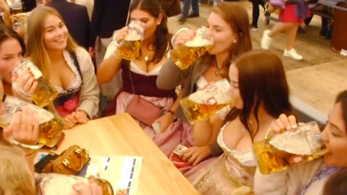 Oktoberfest je pro mladou generaci především možností, jak se blýsknout na sociálních sítích.