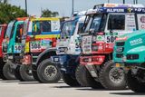 Oficiálními přejímkami prošlo celkem 406 strojů: 161 motocyklů, 137 osobních aut, 45 čtyřkolek a co české fanoušky asi zajímá nejvíce - 63 kamionů.