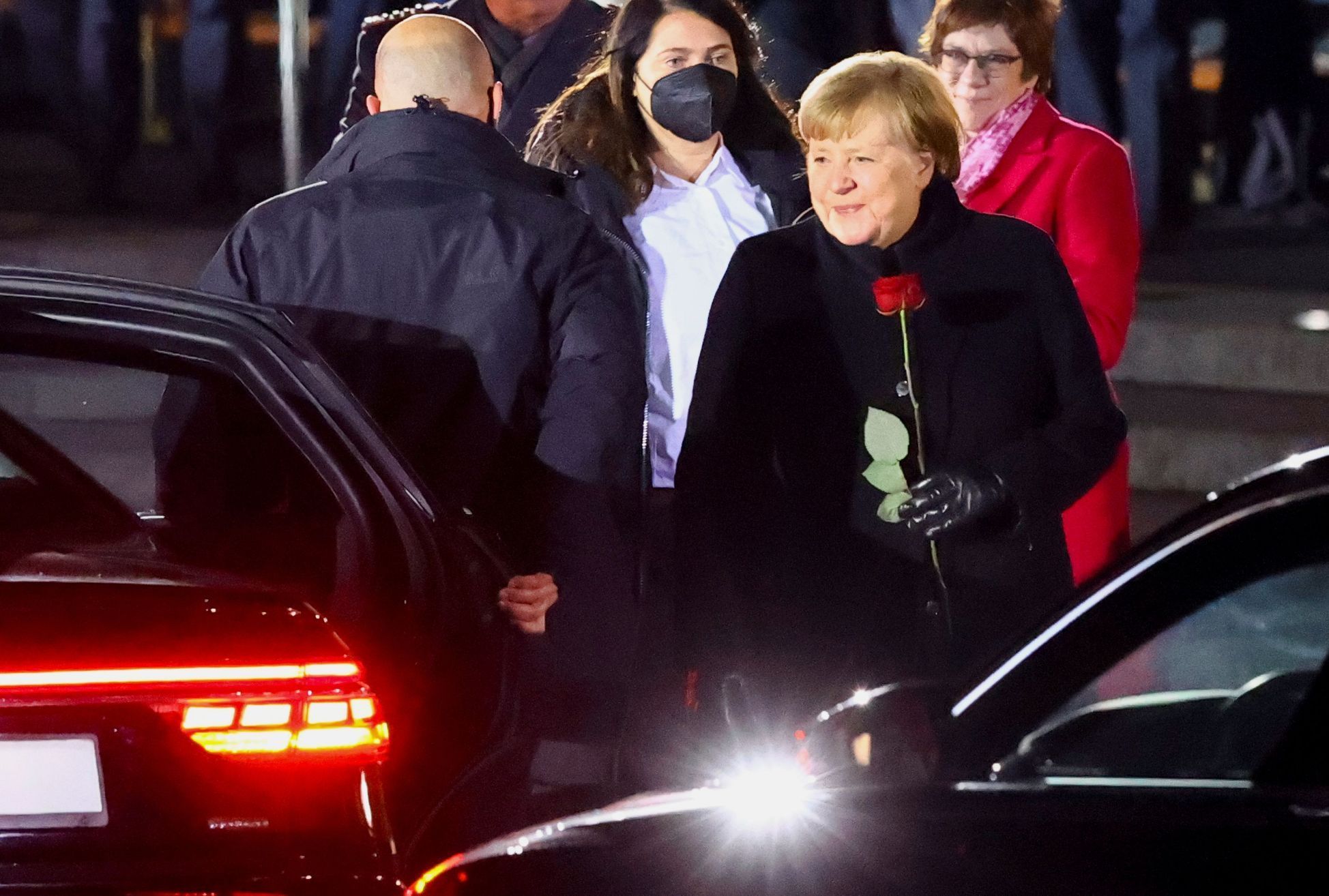 merkel, německo, rozloučení, berlín, vojenská přehlídka, kancléřka