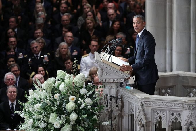 Rozloučení s McCainem ve Washingtonu, řeční Barack Obama