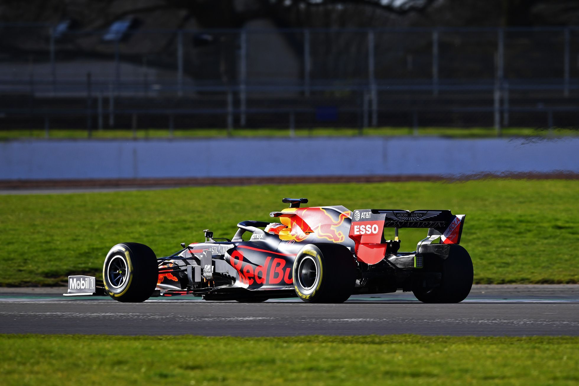 Nový monopost formule 1 Aston Martin Red Bull Racing RB16 pro sezonu 2020