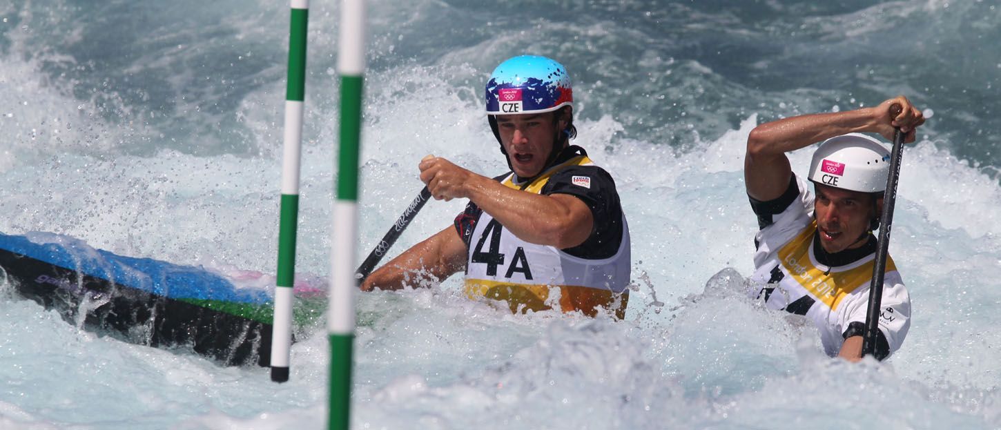 Deblkanoisté Vavřinec Hradilek - Stanislav Ježek v kvalifikaci vodního slalomu na OH v Londýně