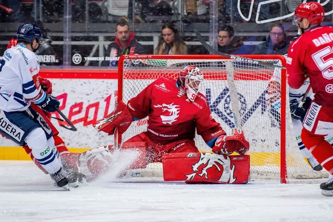 Ondřej Kacetl ve čtvrtfinále play off extraligy proti Vítkovicím.