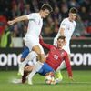 Harry Kane, Patrik Schick a Declan Rice v utkání kvalifikace ME 2020 Česko - Anglie