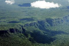 Vědci našli na západě Amazonie stopy po dávném osídlení
