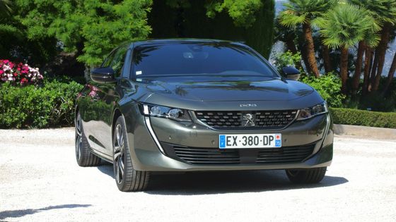 Nový Peugeot 508 už není nudný sedan s velkým kufrem, ale sportovně laděné čtyřdveřové kupé