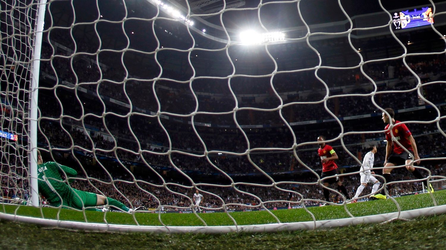 Liga mistrů: Real Madrid - Manchester United: Cristiano Ronaldo (v bílém) slaví gól