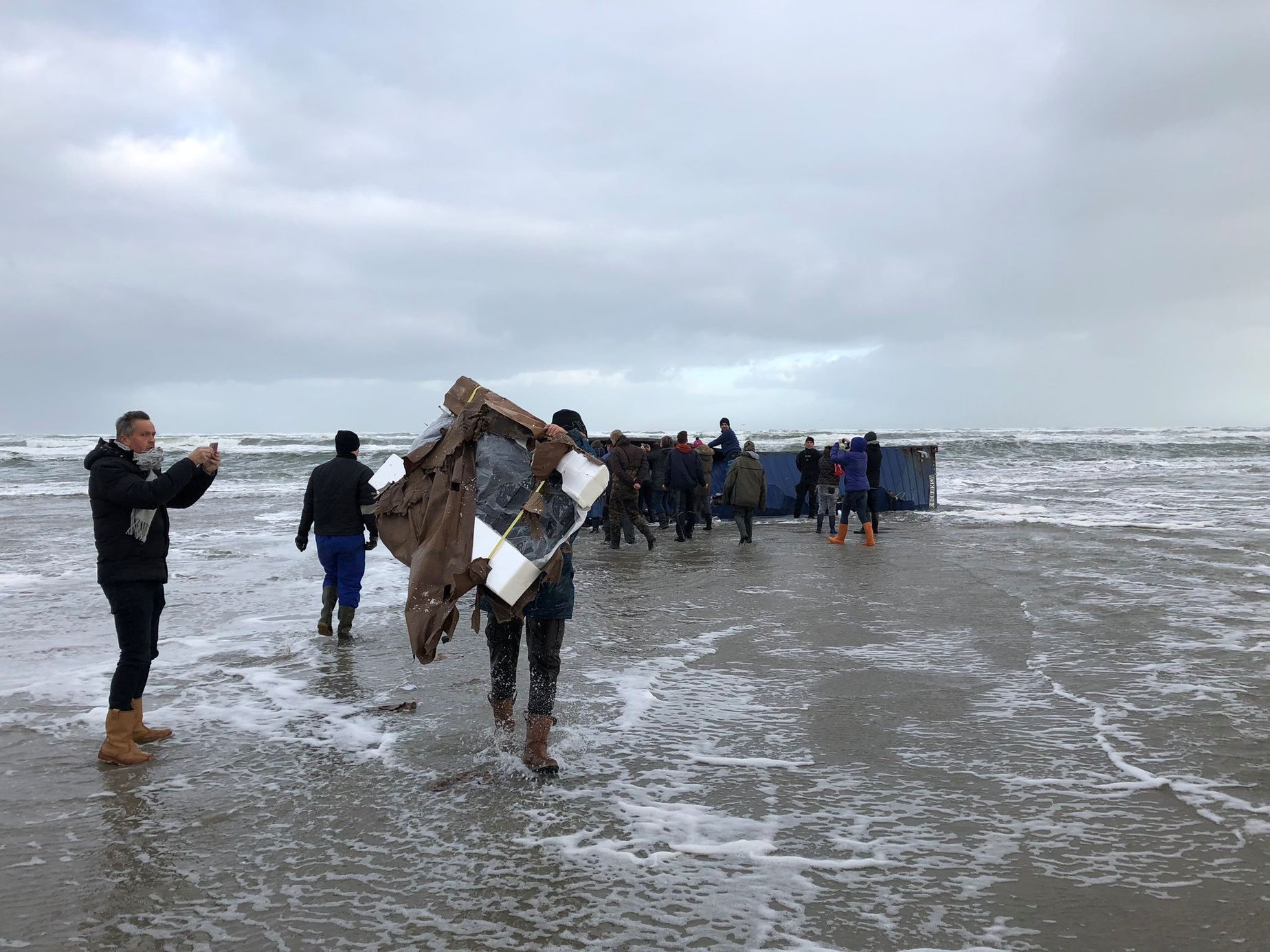 Úklid pláže v Nizozemsku