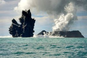 Výbuch podmořské sopky na souostroví Tonga