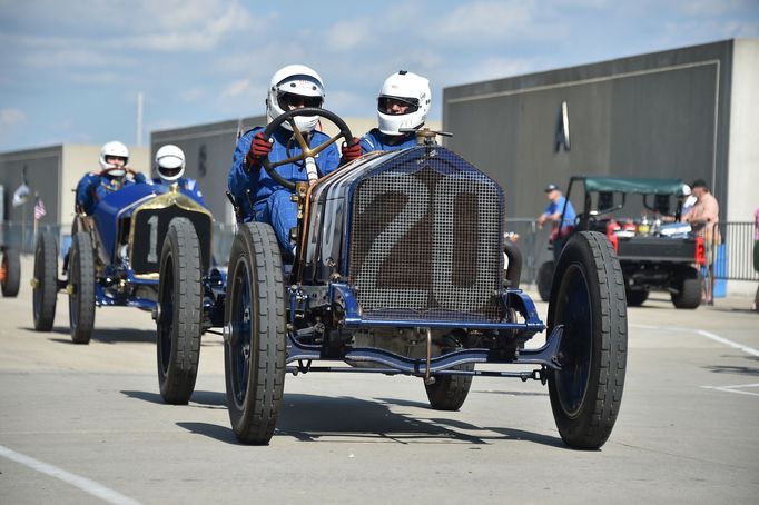 Indy 500 1911: vůz National 40 při závodě veteránů 2016