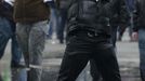 An Arcelor Mittal worker from Liege gestures in front of riot police during a demonstration outside Prime Minister Elio Di Rupo's office in Brussels January 25, 2013. ArcelorMittal, the world's largest steel producer, plans to shut a coke plant and six finishing lines at its site in Liege, affecting 1,300 employees, the group said on Thursday. REUTERS/Eric Vidal (BELGIUM - Tags: BUSINESS CIVIL UNREST EMPLOYMENT) TEMPLATE OUT Published: Led. 25, 2013, 2:16 odp.