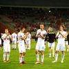 Češi zdraví diváky po porážce v zápase skupiny E kvalifikace MS Belgie - Česko
